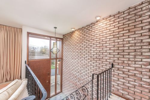 1335 Great Oak Dr, Pittsburgh, PA 15220-2013