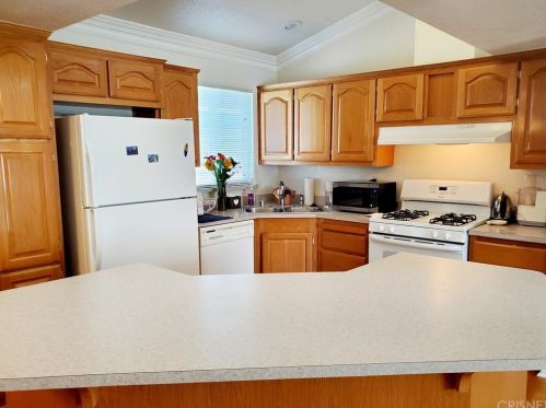 20084 Crestview Dr, Santa Clarita CA  91351-5759 exterior