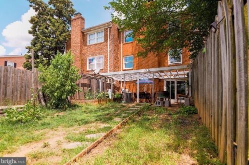 123 Davis Ave, Leesburg VA 20175-3405 exterior