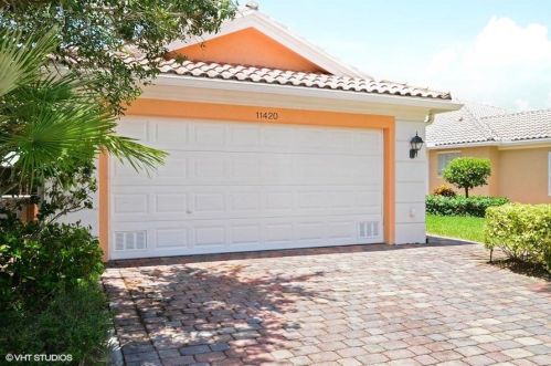 11420 Pembroke Dr, Fort Pierce, FL 34987-1957