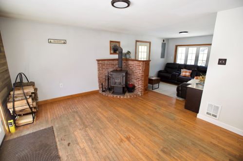 6 Quarry Hill Ct, Henniker NH  03242-3449 exterior