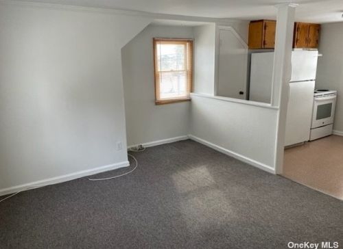 214 44th St, North Lindenhurst NY  11757-2052 exterior