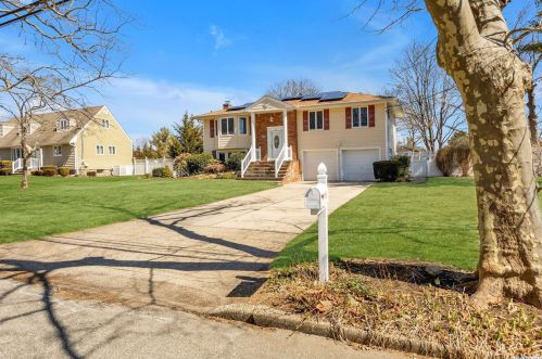 15 Purdy Ave, Elwood NY  11731-4501 exterior