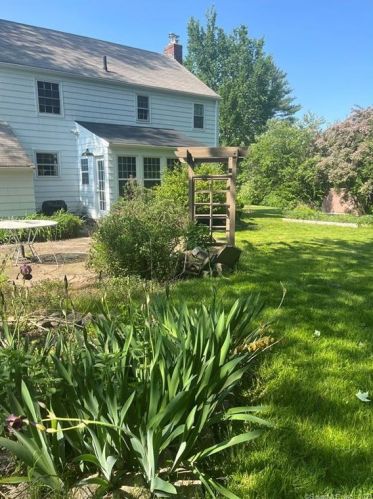 5 Guernsey Rd, Bloomfield CT  06002-3401 exterior