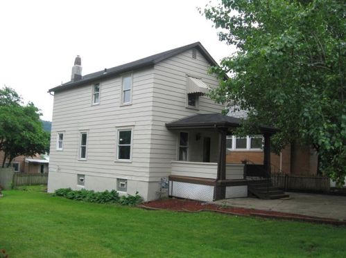 1713 6th Ave, Beaver Falls PA  15010-4008 exterior