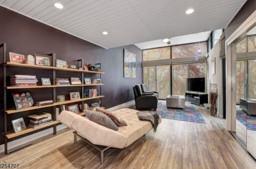 12 Robinwood Dr, West Paterson NJ  07424-2320 exterior