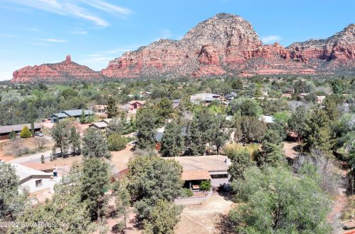 2060 Grasshopper Ln, Sedona AZ 86336-4556 exterior