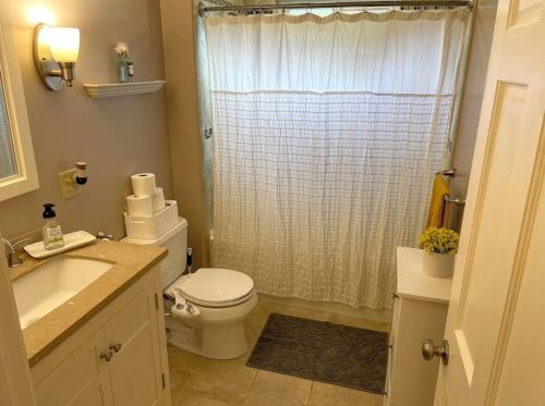 31 Crest Ave, Lincoln RI  02865-3024 exterior