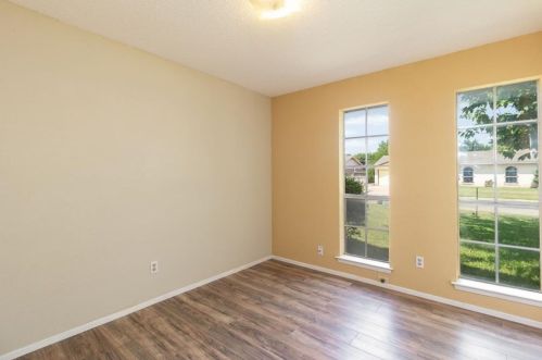 6824 Margaret Dr, Fort Worth, TX 76140-1324