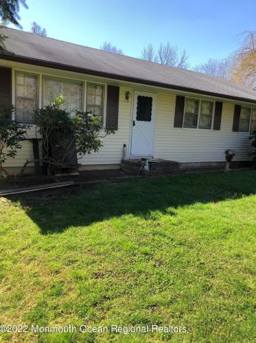 57 Vanderveer Rd, East Freehold, NJ 07728-8802