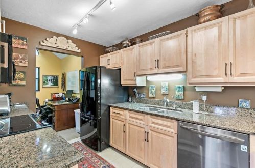 1325 Solana Rd, Naples, FL 34103-3388