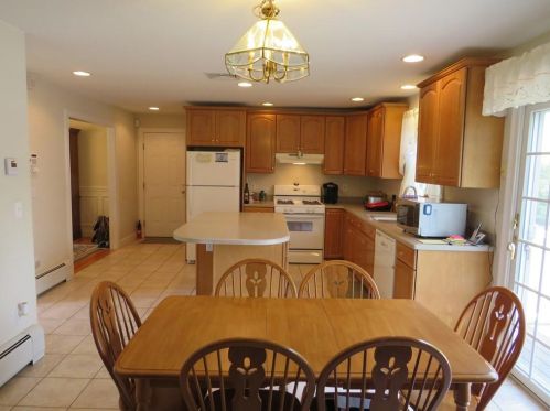 28 Millers Brk Dr, Cumberland RI  02864-6163 exterior