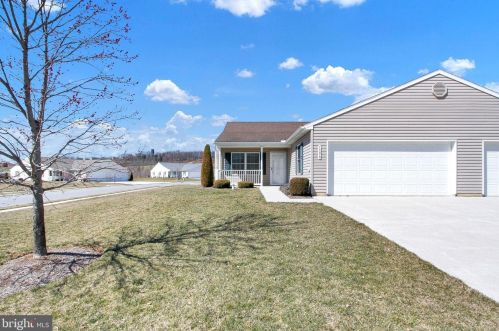 1398 Chami Dr, Spring Grove, PA 17362-8582