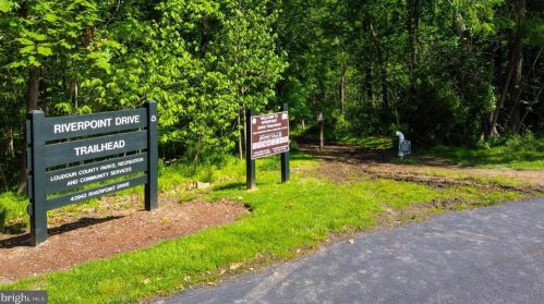 43331 Riverpoint Dr, Leesburg VA 20176-1296 exterior