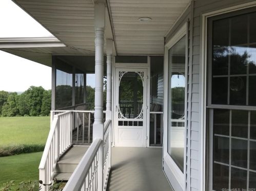 118 Oxbow Ln, Northford CT  06472-1152 exterior