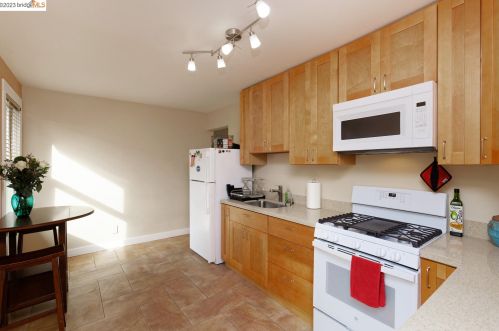 2509 Filbert St, Oakland CA 94607-2920 exterior