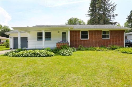 13385 Baxter Ave, Townline NY  14004-1107 exterior