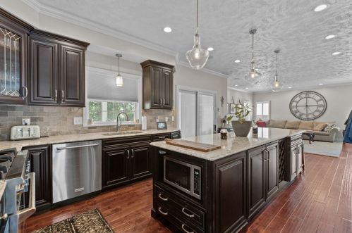 5011 Spruce Dr, Moon Twp, PA 15108-9058