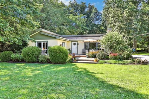 14 Dolfinger Pl, Fishkill NY  12524-2816 exterior