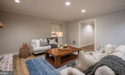 281 Golden Woods Ct, Great Falls VA  22066-4152 exterior