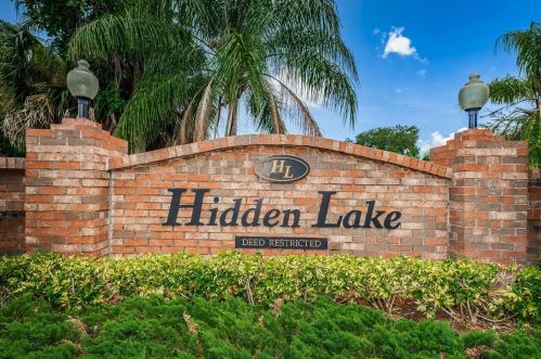 1151 Lemon Tree Ln, Palm Harbor, FL 34683-2716