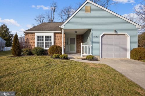 14 Stewart Ln, West Deptford, NJ 08096-6725