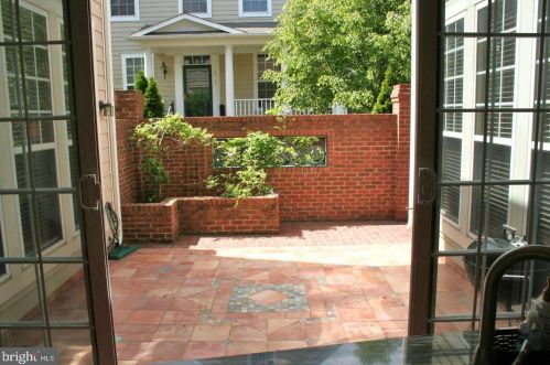 13806 Custis Sq, Woodbridge, VA 22191-5411