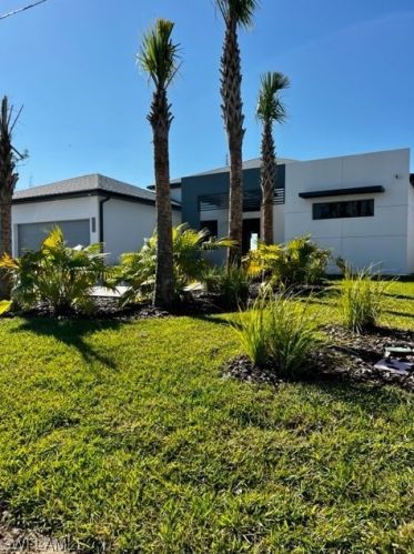2102 4th St, Cape Coral, FL 33909-2852