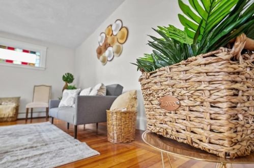 181 Mount Pleasant Ave, Providence RI  02908-3917 exterior