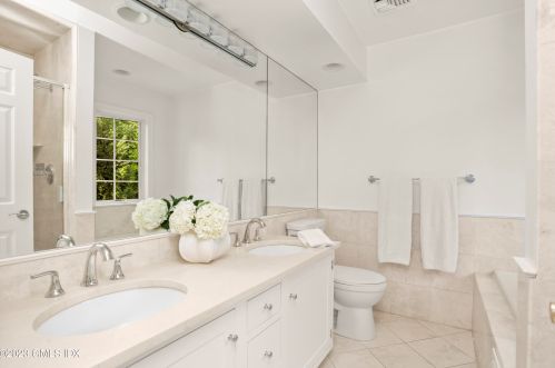 14 Tyler Ln, Riverside CT  06878-1815 exterior