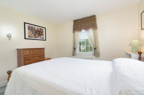 433 Newfield St, Middletown CT 06457-1830 exterior