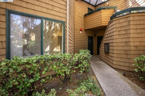 47 Cove Ln, Redwood City, CA 94065-1546