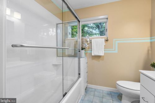 3709 Whispering Ln, Falls Church VA  22041-1121 exterior