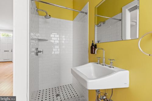 2417 Grays Ferry Ave, Philadelphia PA  19146-2450 exterior