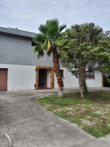 915 Riverside Dr, Tarpon Springs, FL 34689-2129