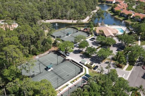 5325 Andover Dr, Naples FL  34110-2385 exterior