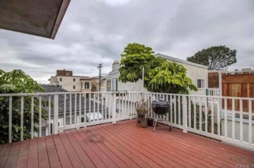 3721 Riviera Dr, San Diego CA 92109-6647 exterior