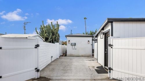 1333 Nashville St, San Diego CA 92110-3712 exterior