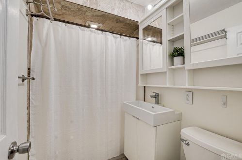 9 Madeline Ave, East Brunswick NJ  08816-3836 exterior