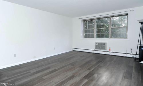 383 Lakeside Rd, Ardmore, PA 19003-3232