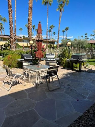 1900 Palm Canyon Dr, Palm Springs CA  92262-2920 exterior