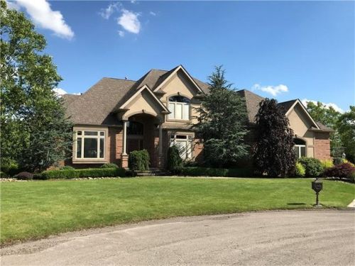 1013 Country Club Rd, Jeannette, PA 15644-4721