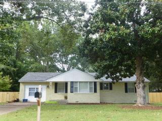 7605 Saxon Dr, Huntsville, AL 35802-2832