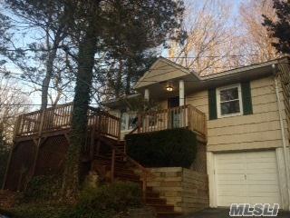 19 Cotswold Dr, Center Port, NY 11721-1737