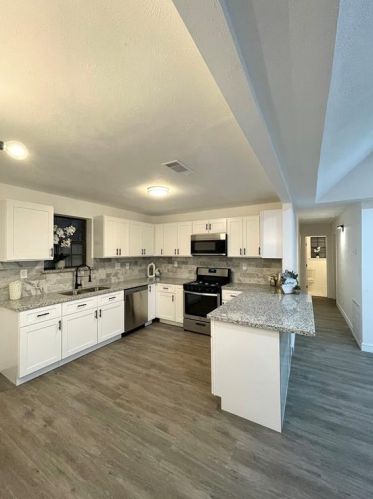 513 County Rd, Borden, TX 78962-5122