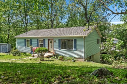 49 Allen Dr, Uncasville, CT 06382-1501