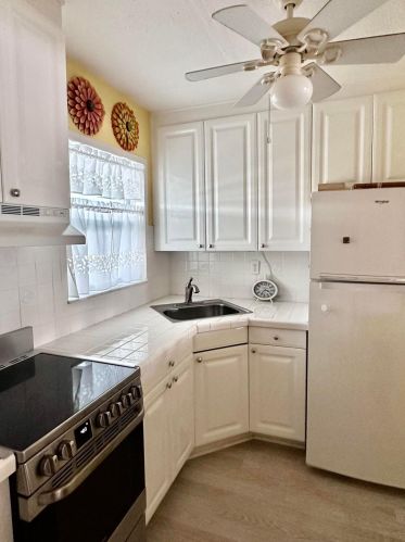 1114 Lake Ter, Boynton Beach, FL 33426-4281