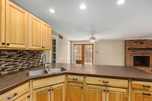 6520 20 Ave, Phoenix AZ 85041-7702 exterior