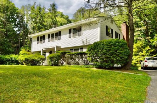 153 Old Farm Rd, Pleasantville, NY 10570-1507