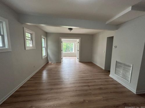 37 Manhan St, Waterbury, CT 06710-1844